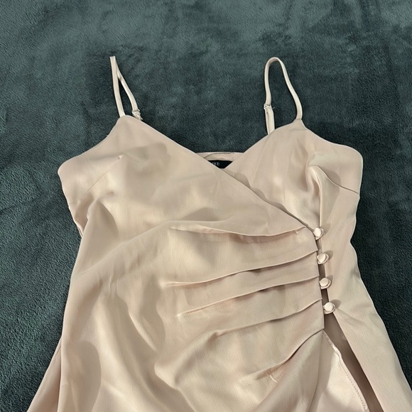 Elegant Cream Sleeveless Dress - Picture 5 of 9